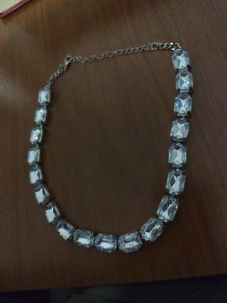Collar de diamantes plateado