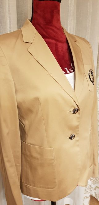 Traje Purificación García camel