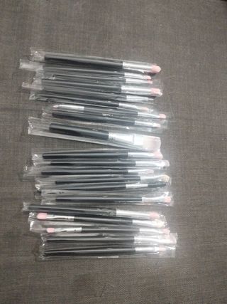 Set de Pinceles de Maquillaje Negros y Rosas