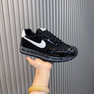 Zapatillas Nike Negras y Blancas