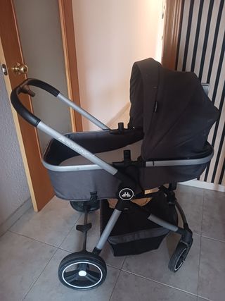 2 Cochecitos de bebé y 1 cuna moisés