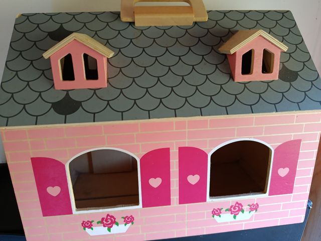 Casita de muñecas de madera