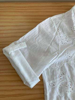 Blusa blanca con bordados (XL - XXL)