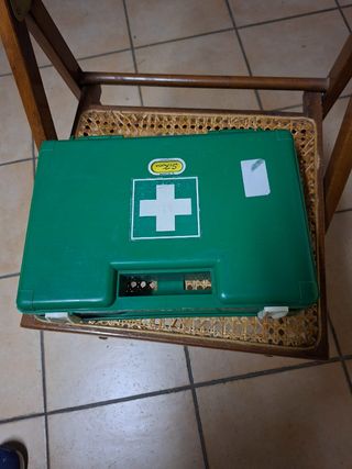 Cassetta pronto soccorso auto