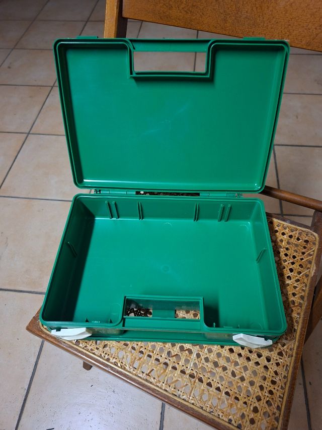 Cassetta pronto soccorso auto