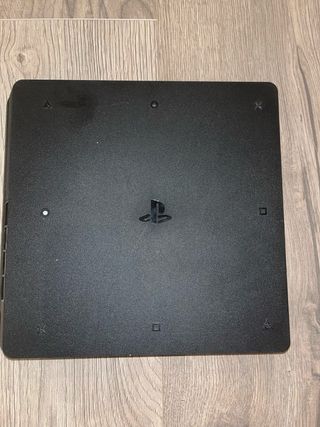 PS4 Slim + 2 mandos y funda