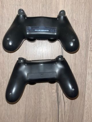 PS4 Slim + 2 mandos y funda