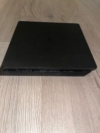 PS4 Slim + 2 mandos y funda