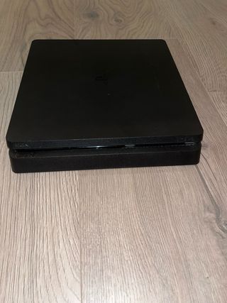 PS4 Slim + 2 mandos y funda