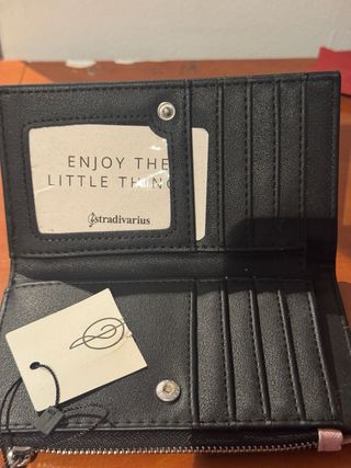 Monedero Stradivarius Negro y Rosa