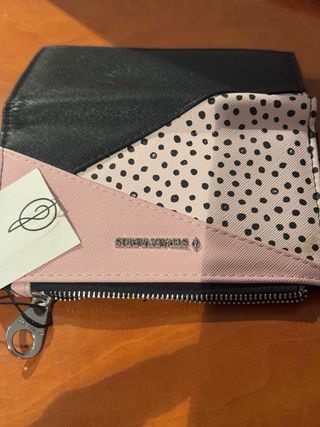 Monedero Stradivarius Negro y Rosa