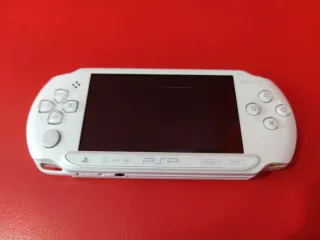 PSP E1004 Blanca + Cargador Compatible
