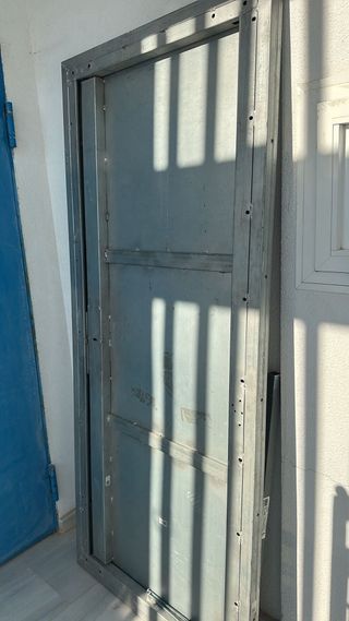 Puerta Antiokupa Metálica