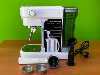 Cafetera Cecotec Cafelizzia 790 White Pro