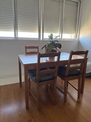 Mesa comedor y 4 sillas madera