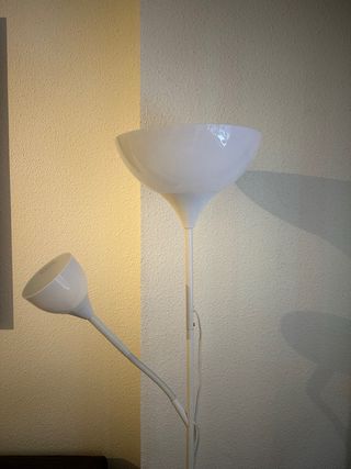 Lámpara de pie IKEA blanca