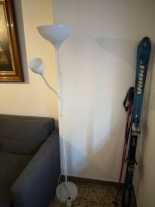 Lámpara de pie IKEA blanca