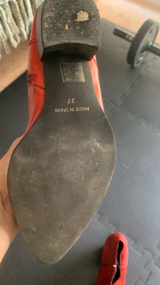 Botines rojos de piel