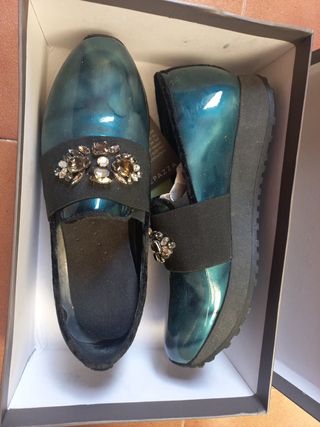 Zapatos de señora con pedrería