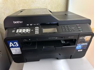 Impresora multifunción Brother Negra