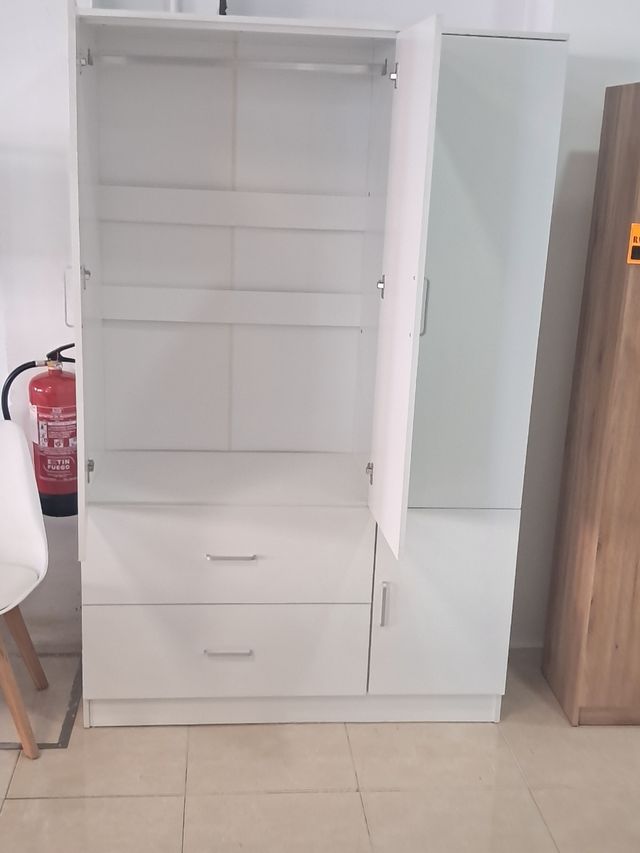 Armadio bianco a 3 ante con specchio e cassetti