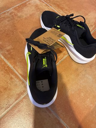 Zapatillas Nike Negras y Verdes