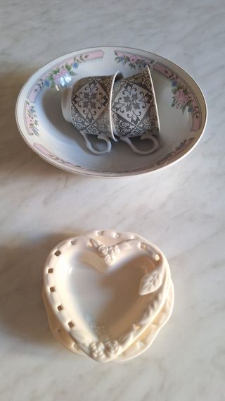 Set porcellana: ciotola, piattini, tazzine da caff