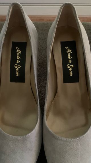 Zapatos de salón grises