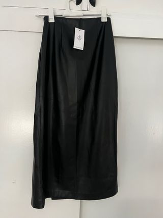 Falda efecto piel Stradivarius Talla XS