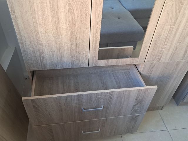 Armario 2 puertas cristal y 2 cajones