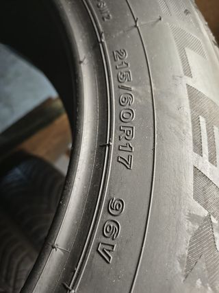 Neumático Bridgestone 215/60 R17 96V