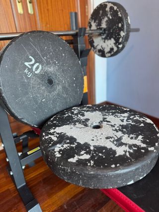 Banco press banca con barra y discos 4 discos.