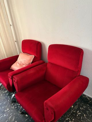 Sillón-butaca de terciopelo rojo