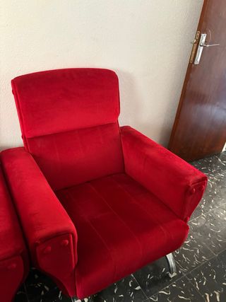 Sillón-butaca de terciopelo rojo