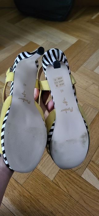 Zapatos de tacón Menbur amarillos y negros
