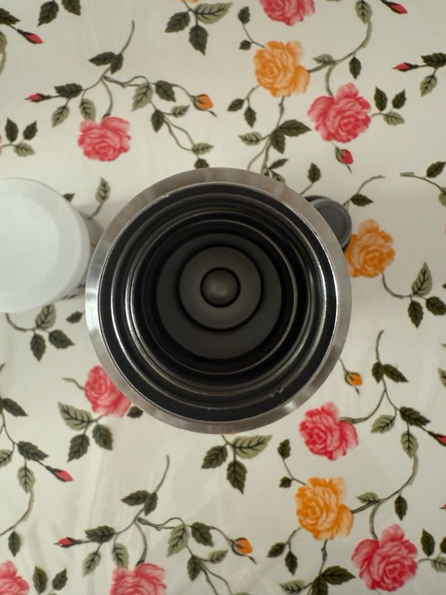 Thermos bianco e acciaio