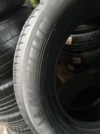 Neumático Michelin 215/65 R17 99v 