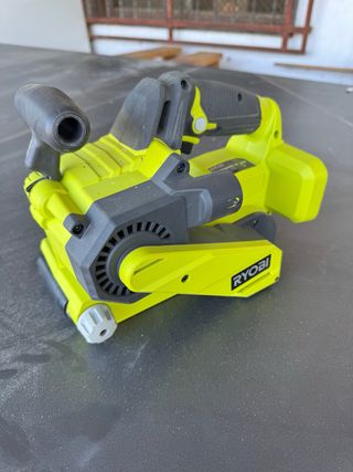 Lijadora de banda Ryobi a batería
