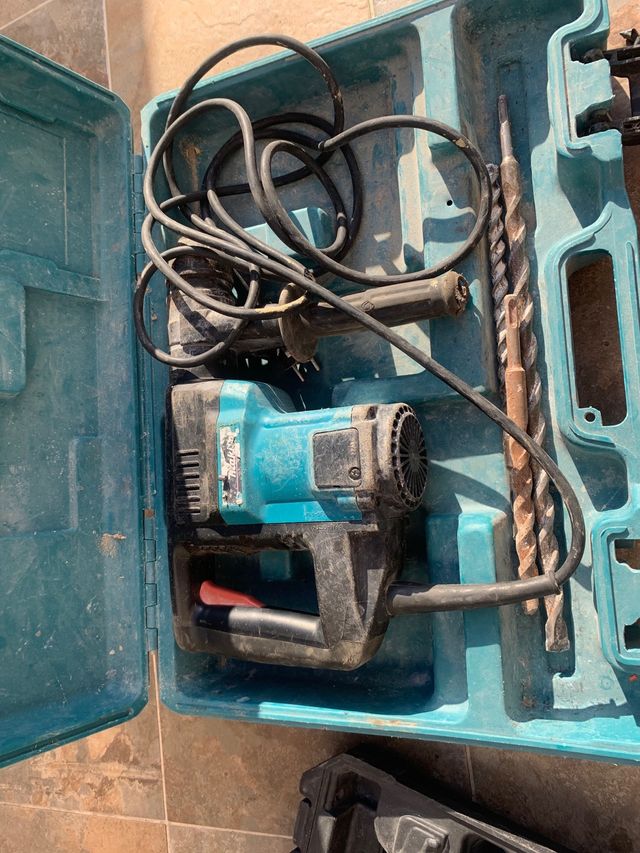 Martillo Rotativo Makita con maletín 