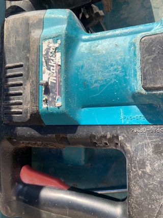 Martillo Rotativo Makita con maletín 