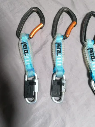 Mosquetón Petzl Escalada