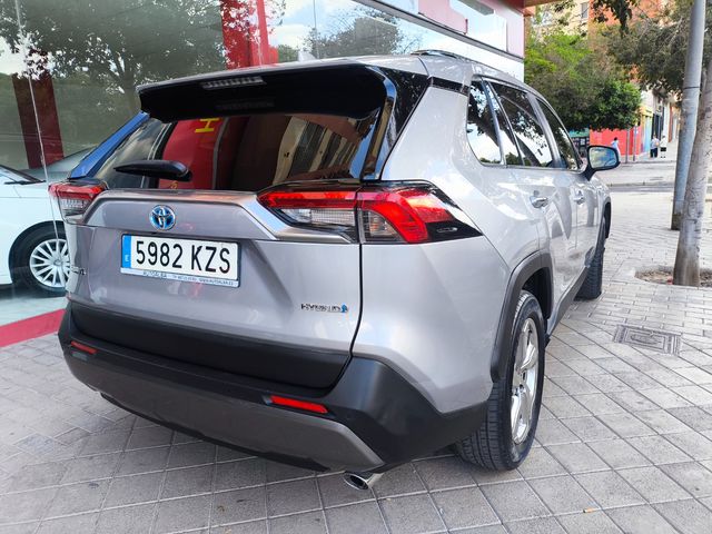 TOYOTA Rav4 2.5l 220H Luxury