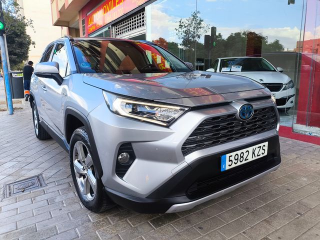TOYOTA Rav4 2.5l 220H Luxury