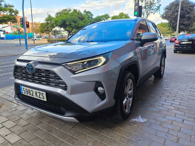 TOYOTA Rav4 2.5l 220H Luxury