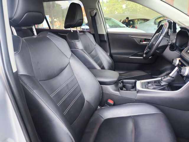 TOYOTA Rav4 2.5l 220H Luxury