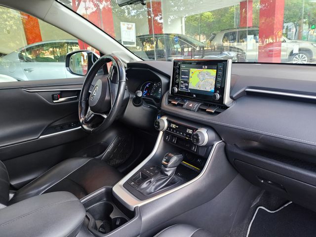 TOYOTA Rav4 2.5l 220H Luxury