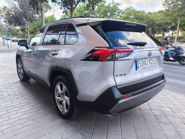 TOYOTA Rav4 2.5l 220H Luxury