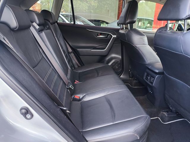 TOYOTA Rav4 2.5l 220H Luxury