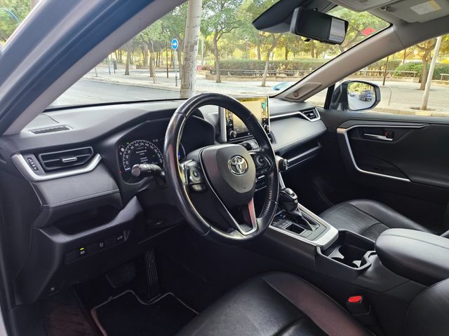 TOYOTA Rav4 2.5l 220H Luxury