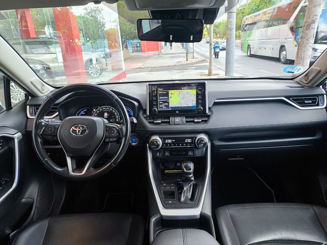 TOYOTA Rav4 2.5l 220H Luxury